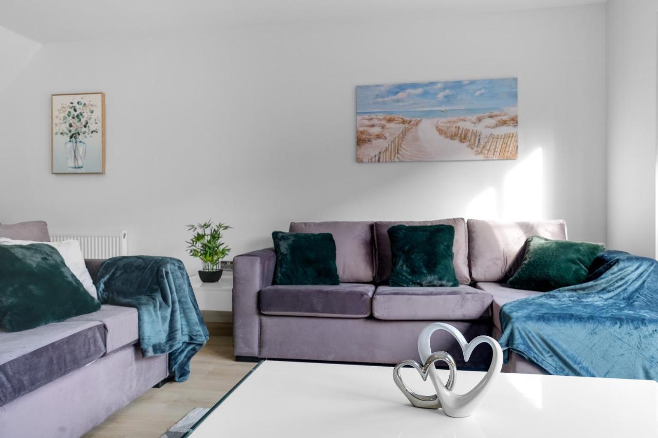 Modern 4 Bedroom House With Parking In Farnham Royal, Slough By 360Stays المظهر الخارجي الصورة