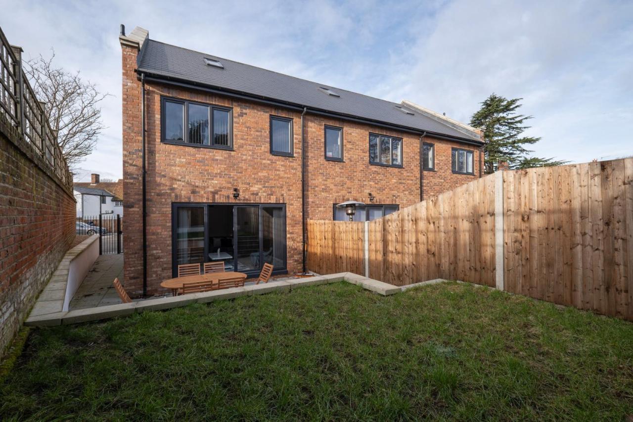 Modern 4 Bedroom House With Parking In Farnham Royal, Slough By 360Stays المظهر الخارجي الصورة