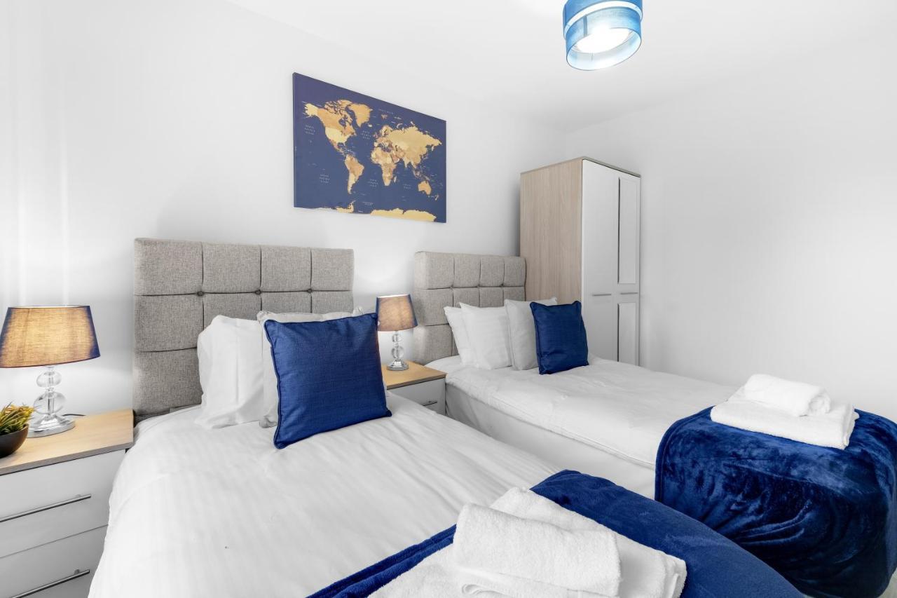 Modern 4 Bedroom House With Parking In Farnham Royal, Slough By 360Stays المظهر الخارجي الصورة