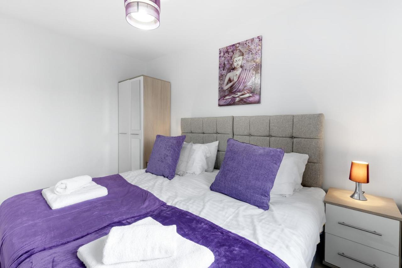 Modern 4 Bedroom House With Parking In Farnham Royal, Slough By 360Stays المظهر الخارجي الصورة
